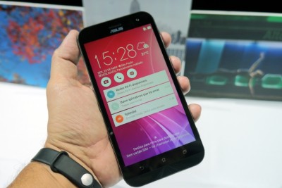 zenfone-zoom-frente-mao