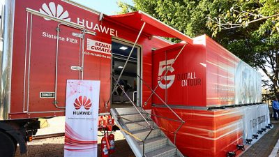 Huawei e SENAI lançam caminhão escola para levar palestras sobre 5G pelo Brasil