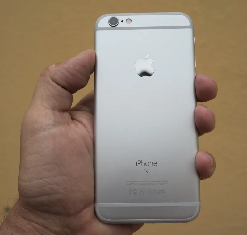 iPhone_6s-in-hand-back