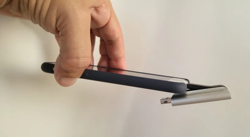 iXpand_flash_drive_connect1