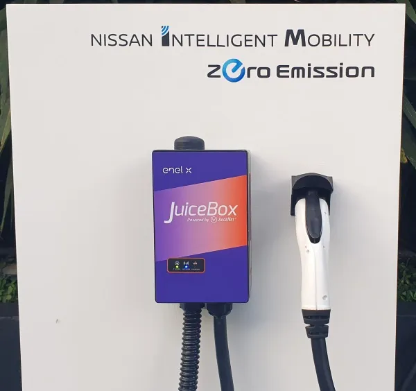 Nissan Leaf carregador